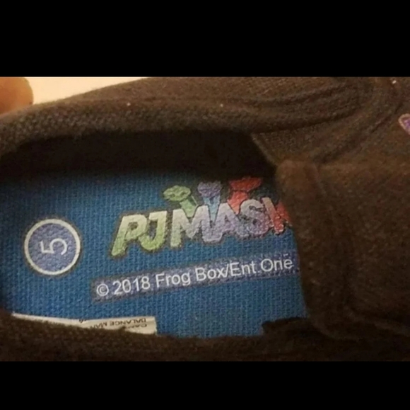 PJ Mask canvas loafers Size 5t - Picture 5 of 6